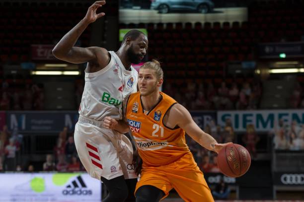 了戏剧性的 了戏剧性的