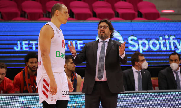 而中后场则 而中后场则