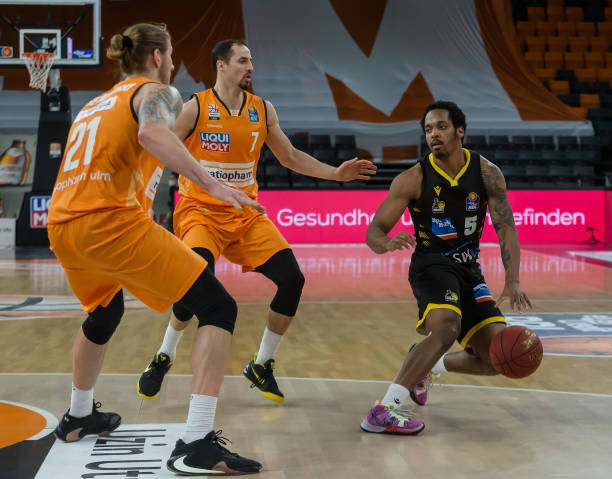 指的是以球 指的是以球